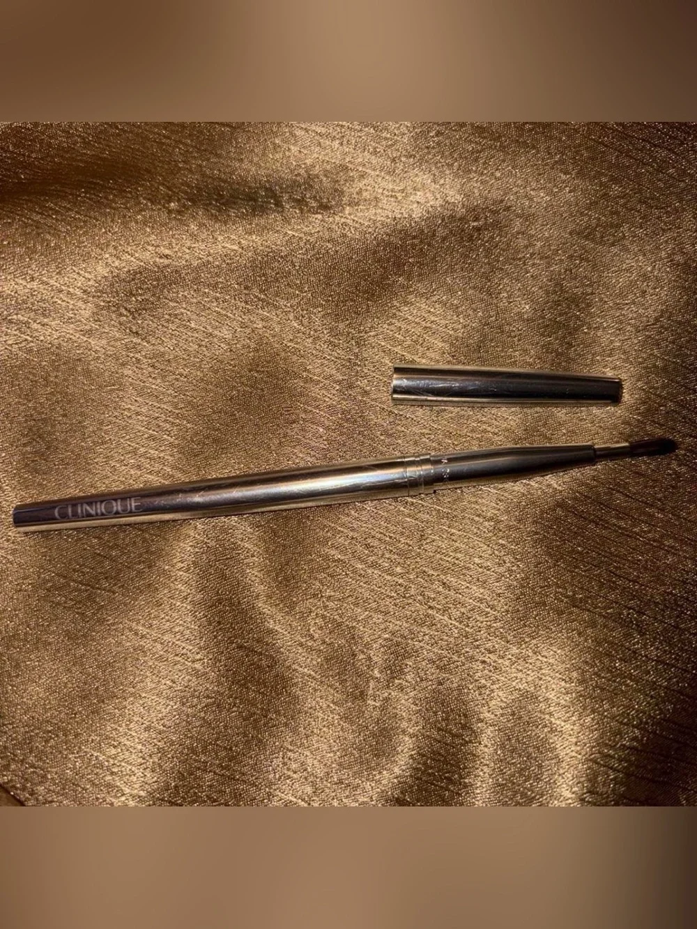 Clinique retractable brush